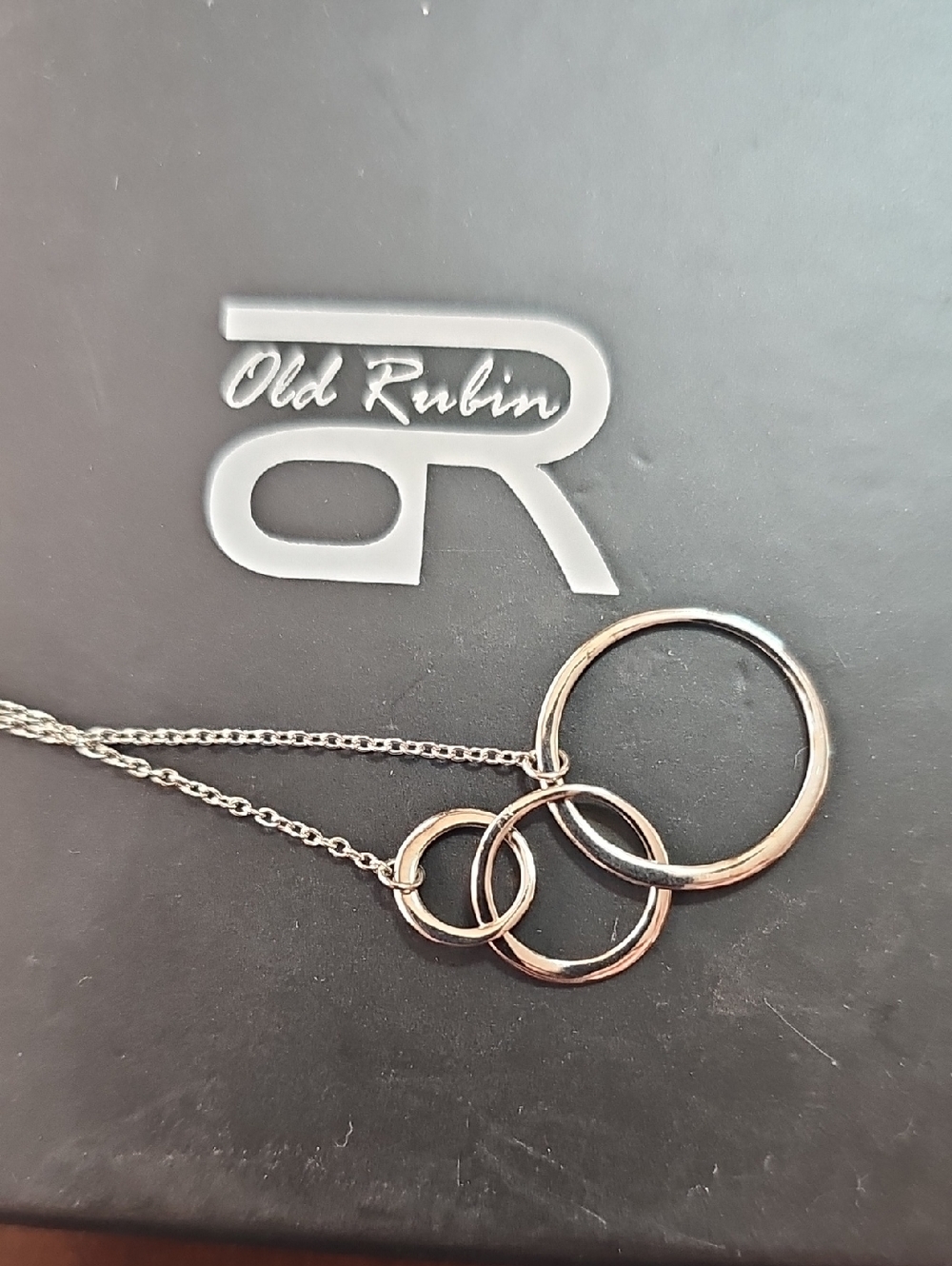 Old Rubin Silver Interlocking Circle Necklace - Silver